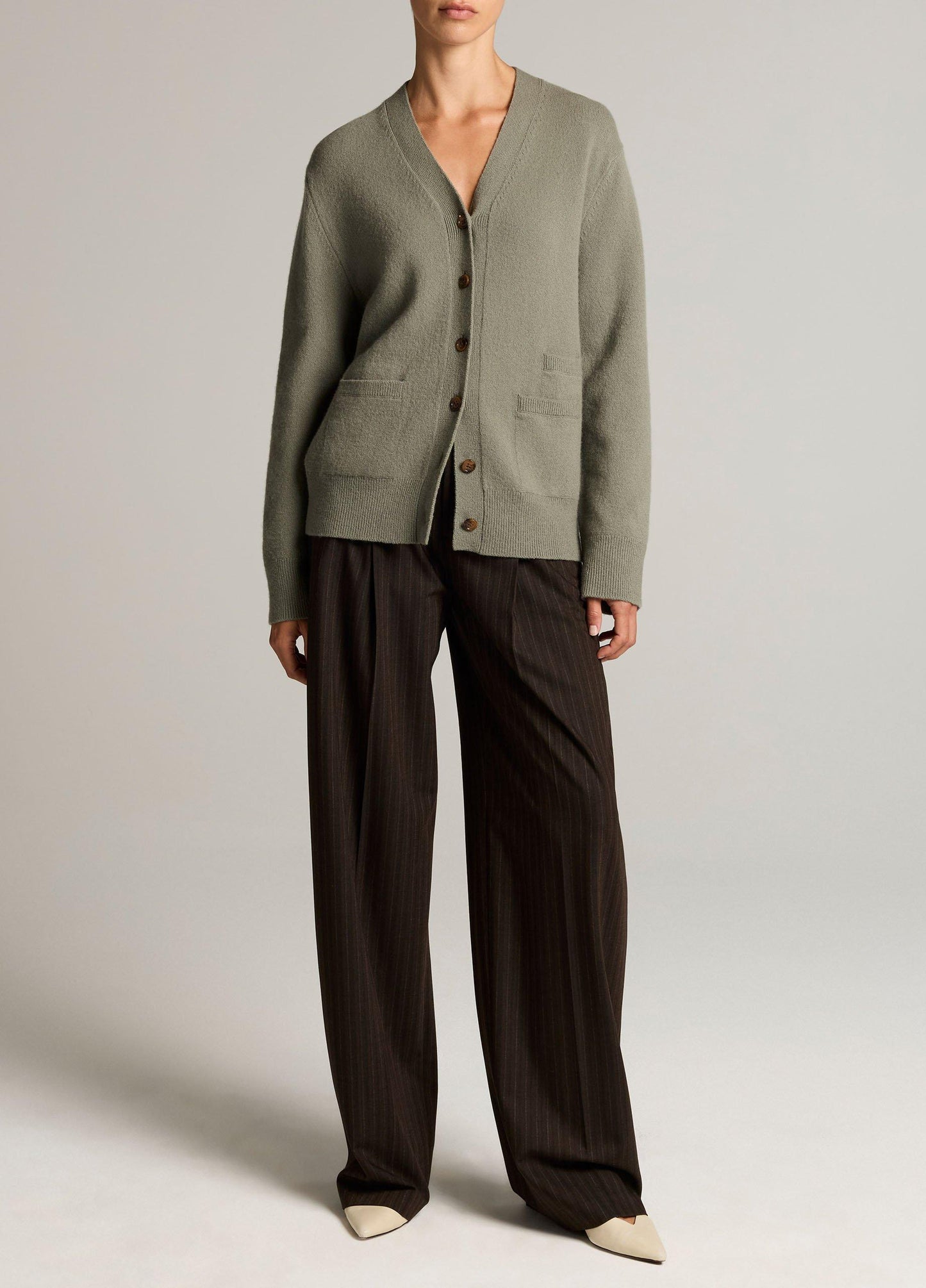 Wool & Cashmere-Blend Relaxed V-Neck Cardigan - US 9688