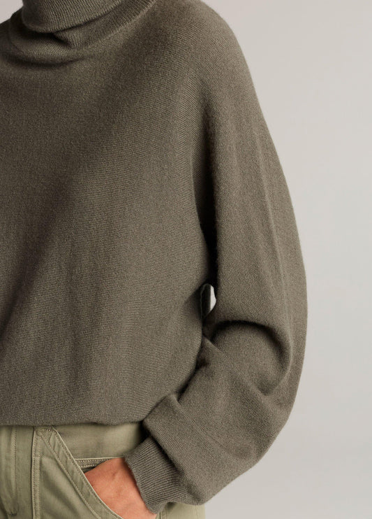Wool-Cashmere Dolman-Sleeve Turtleneck Sweater - US 9346