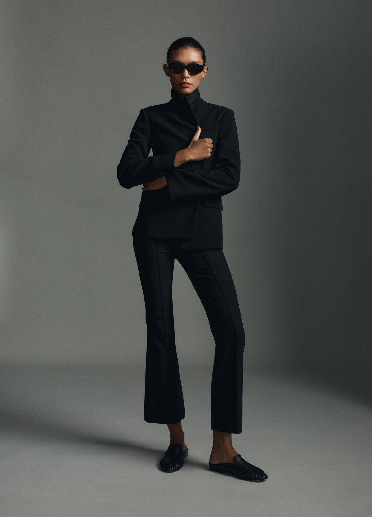 Niki Mid-Rise Pintuck Crop Flare Pant - US 7615