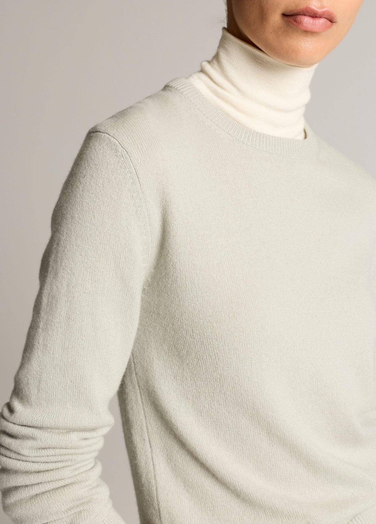 Cashmere Classic Crew Neck Sweater - US 7233