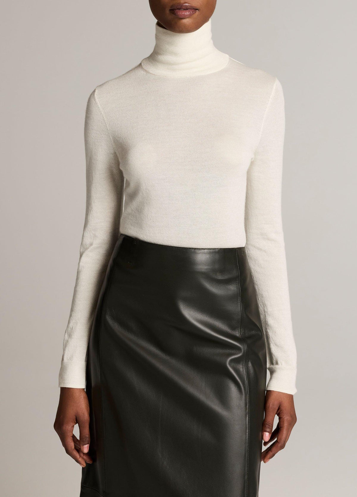 Cashmere-Silk Slim Turtleneck Sweater - US 3024