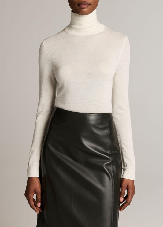Cashmere-Silk Slim Turtleneck Sweater - US 3024