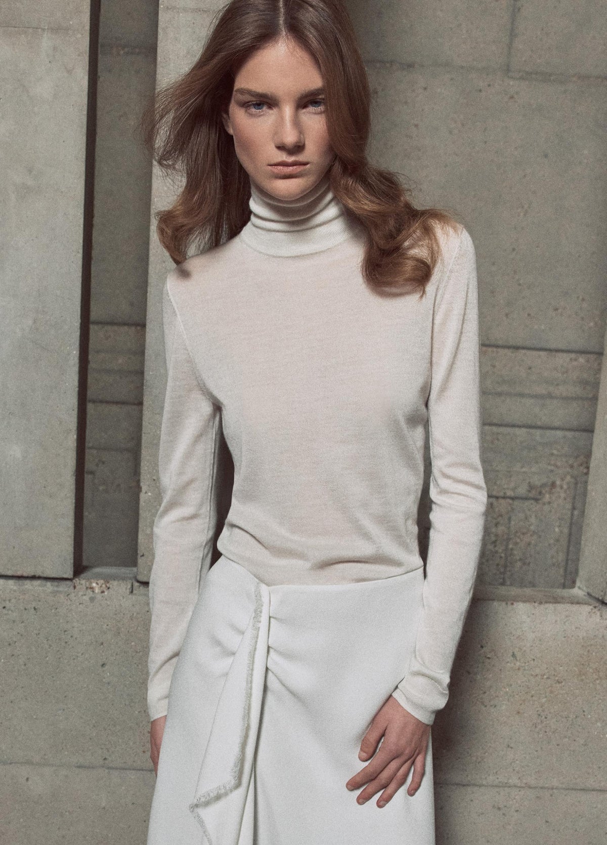 Cashmere-Silk Slim Turtleneck Sweater - US 3024