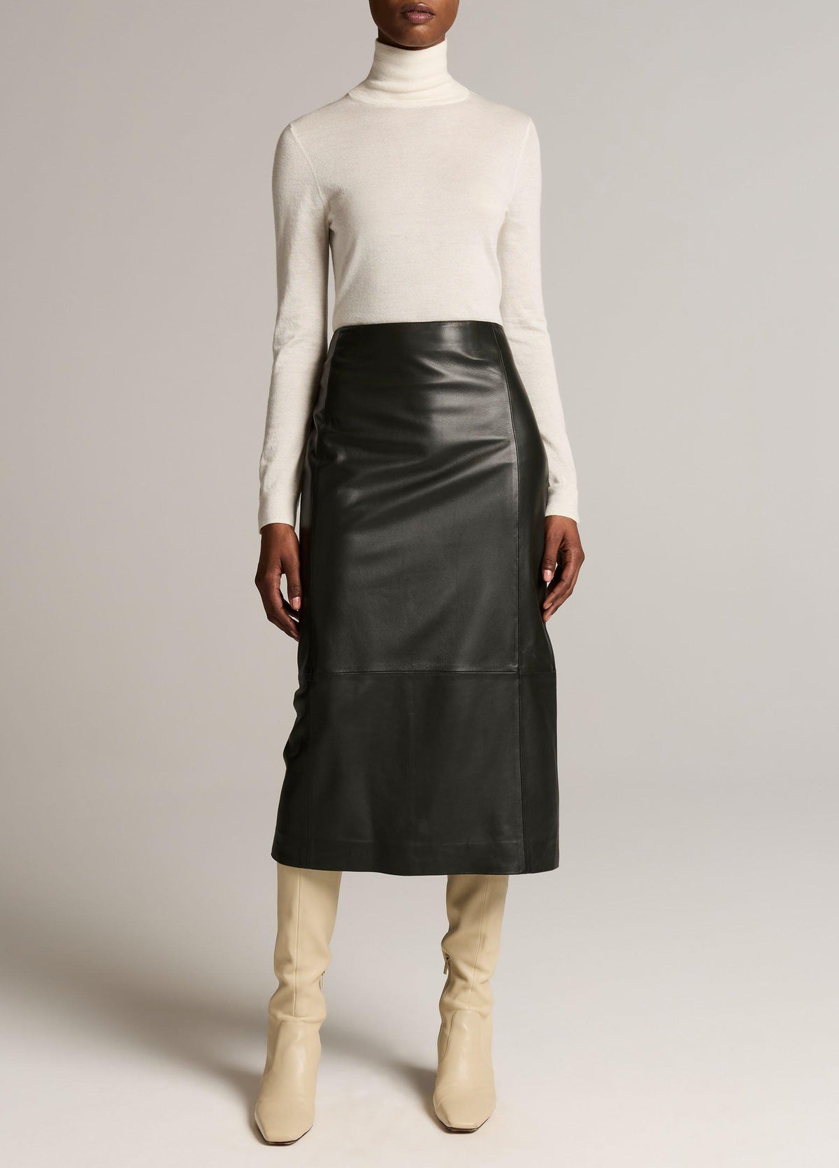 Cashmere-Silk Slim Turtleneck Sweater - US 3024
