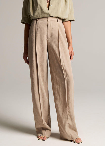 High-Rise Pleated Trouser - US 7541