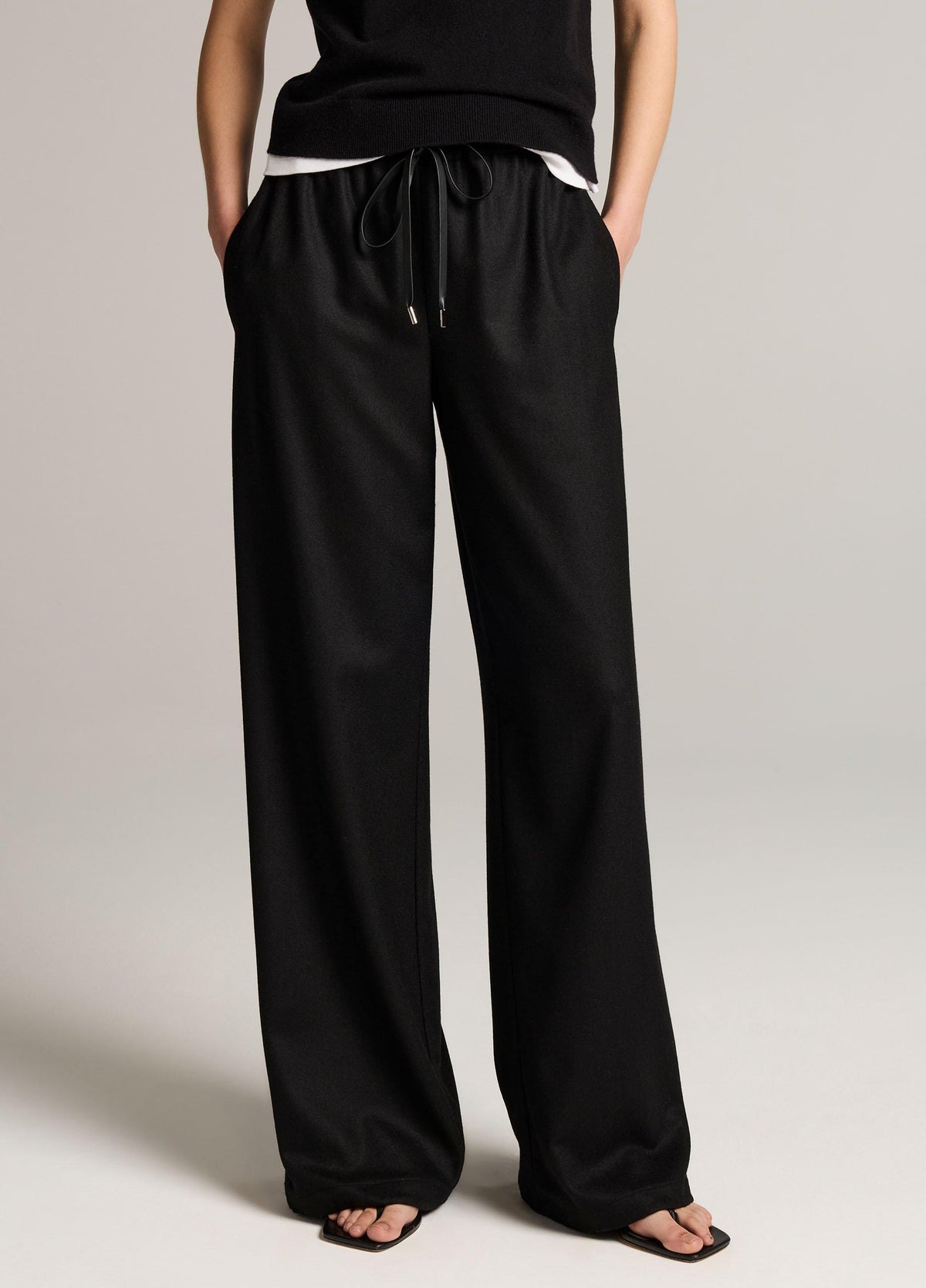 Italian Wool-Blend Flannel Drawstring Pant - US 9720