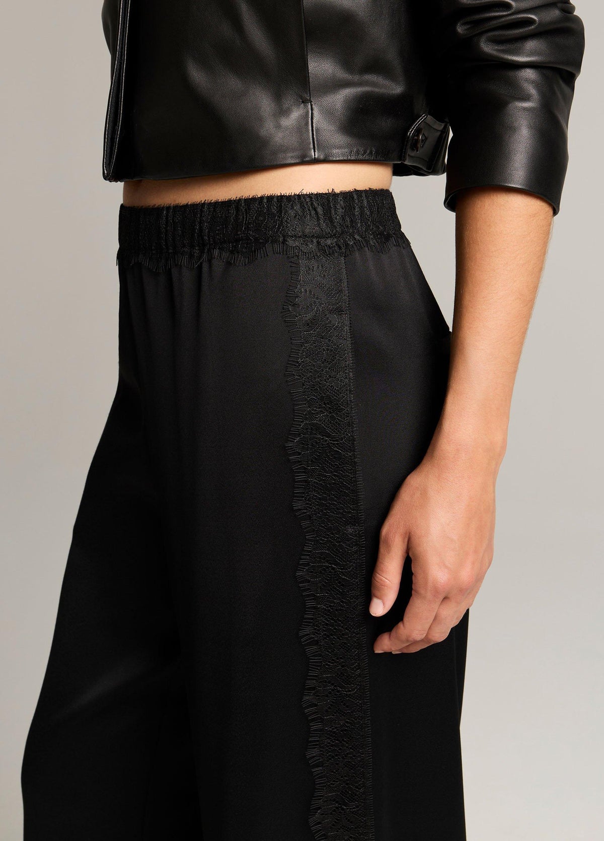 Mid-Rise Lace-Trim Pull-On Pant - US 3151
