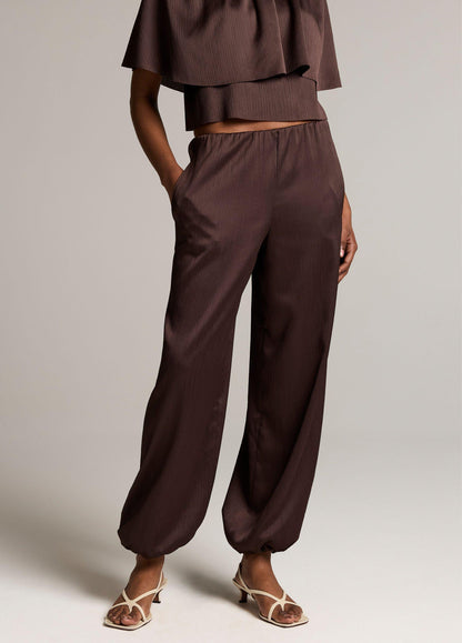 Mid-Rise Plissé Drawcord-Hem Pant - US 4613