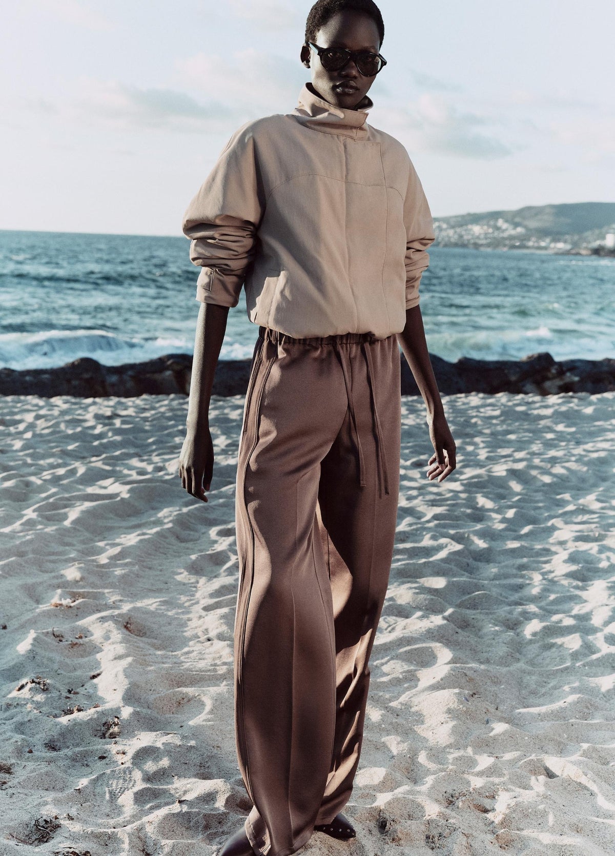 Mid-Rise Shine Crepe Pull-On Pant - US 7463