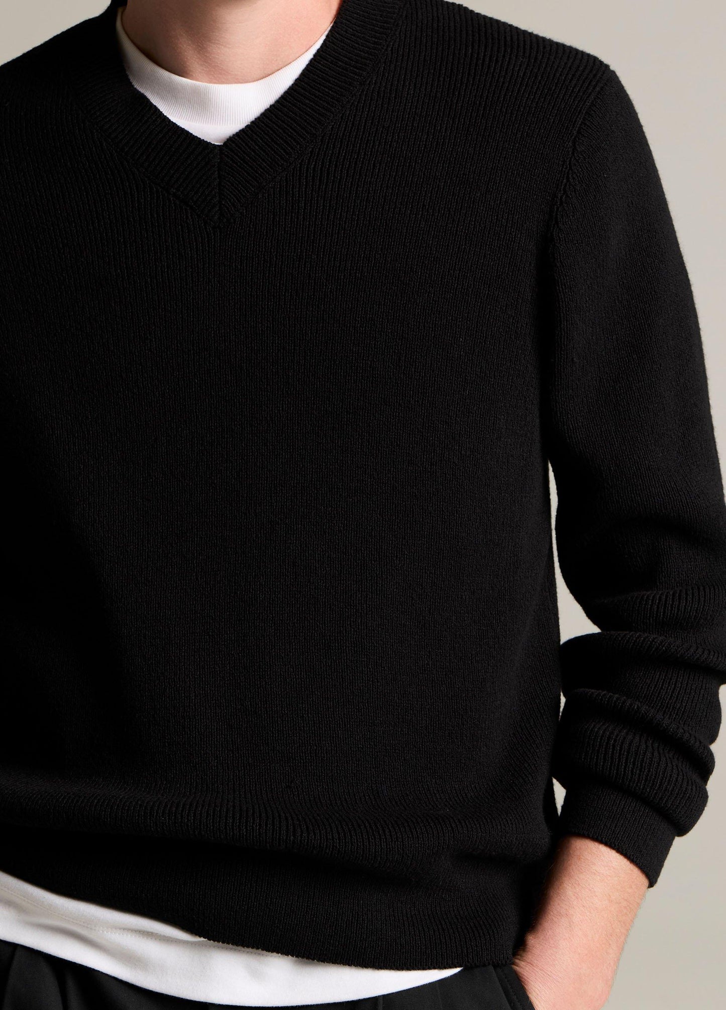 Ribbed Italian Cotton-Blend V-Neck Sweater - US 2486