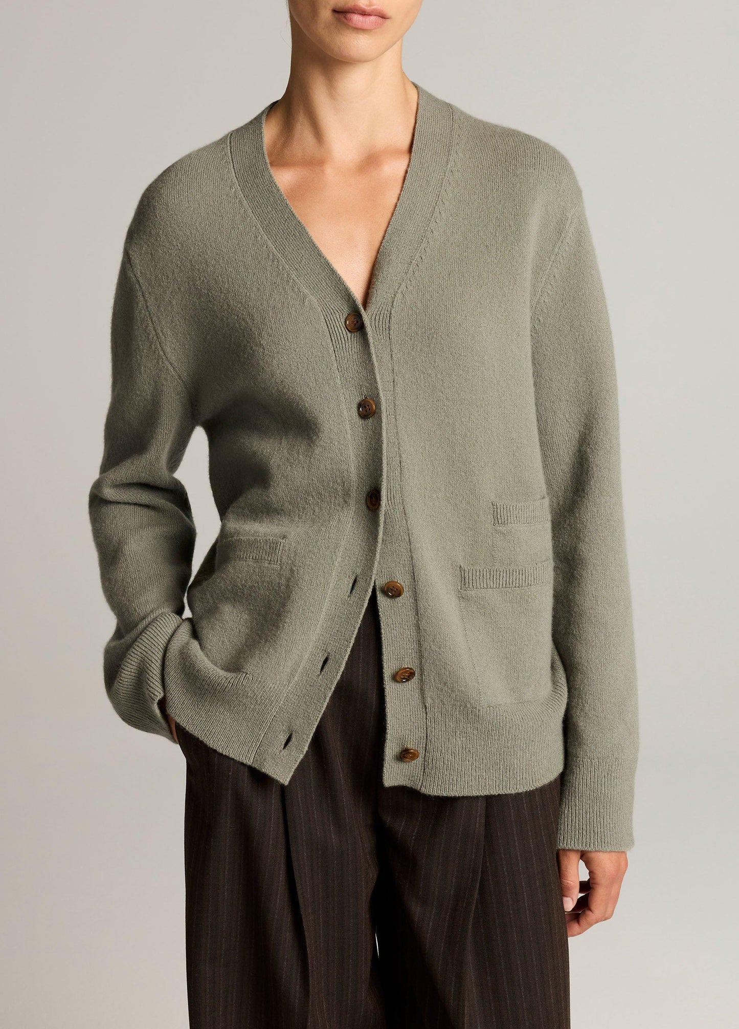 Wool & Cashmere-Blend Relaxed V-Neck Cardigan - US 9688