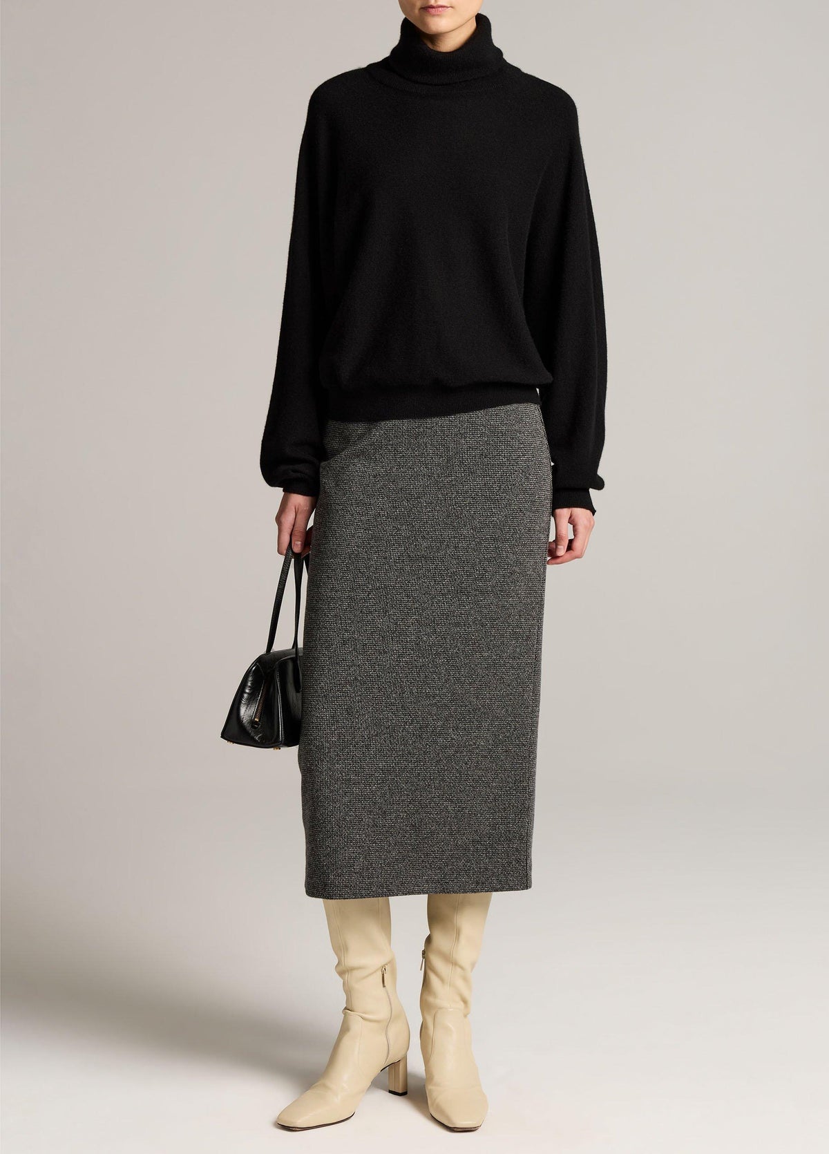 Wool-Cashmere Dolman-Sleeve Turtleneck Sweater - US 3333