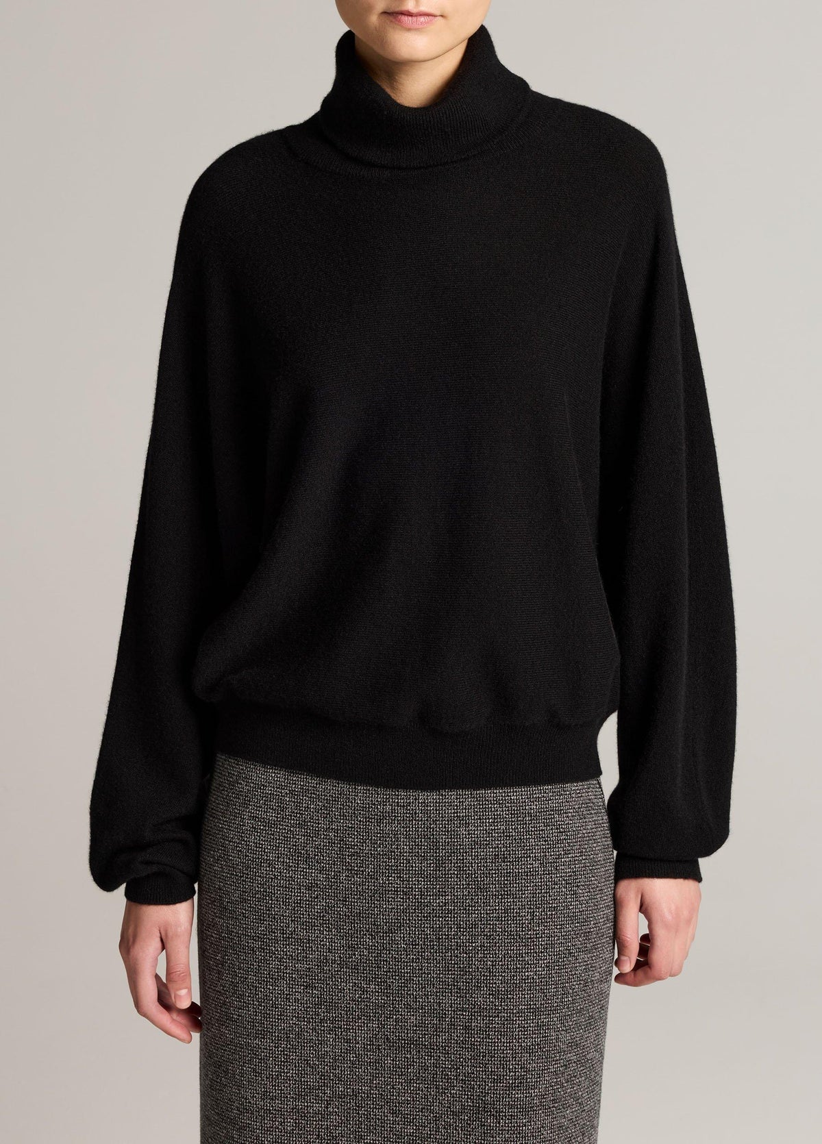 Wool-Cashmere Dolman-Sleeve Turtleneck Sweater - US 3333