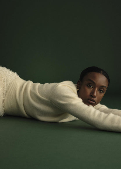 Plush Cashmere Crew Neck Sweater - US 2800