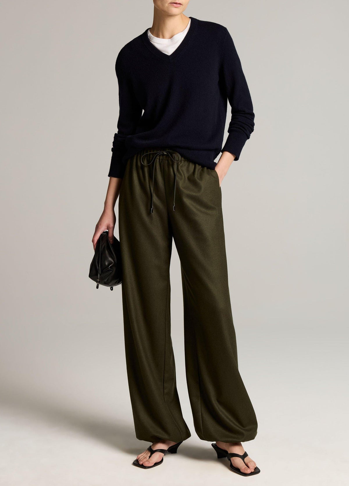Cashmere Casual V-Neck Sweater - US 2328