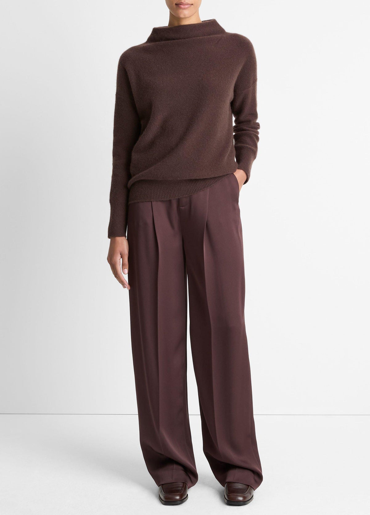 Plush Cashmere Funnel-Neck Sweater - US 3463