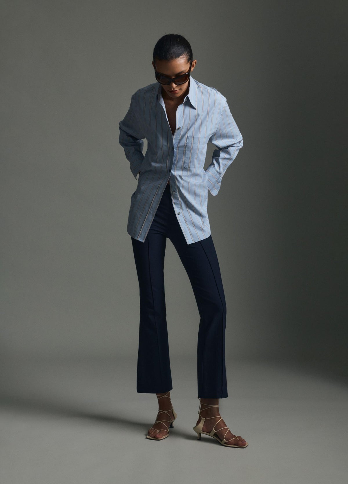 Niki Mid-Rise Pintuck Crop Flare Pant - US 0264
