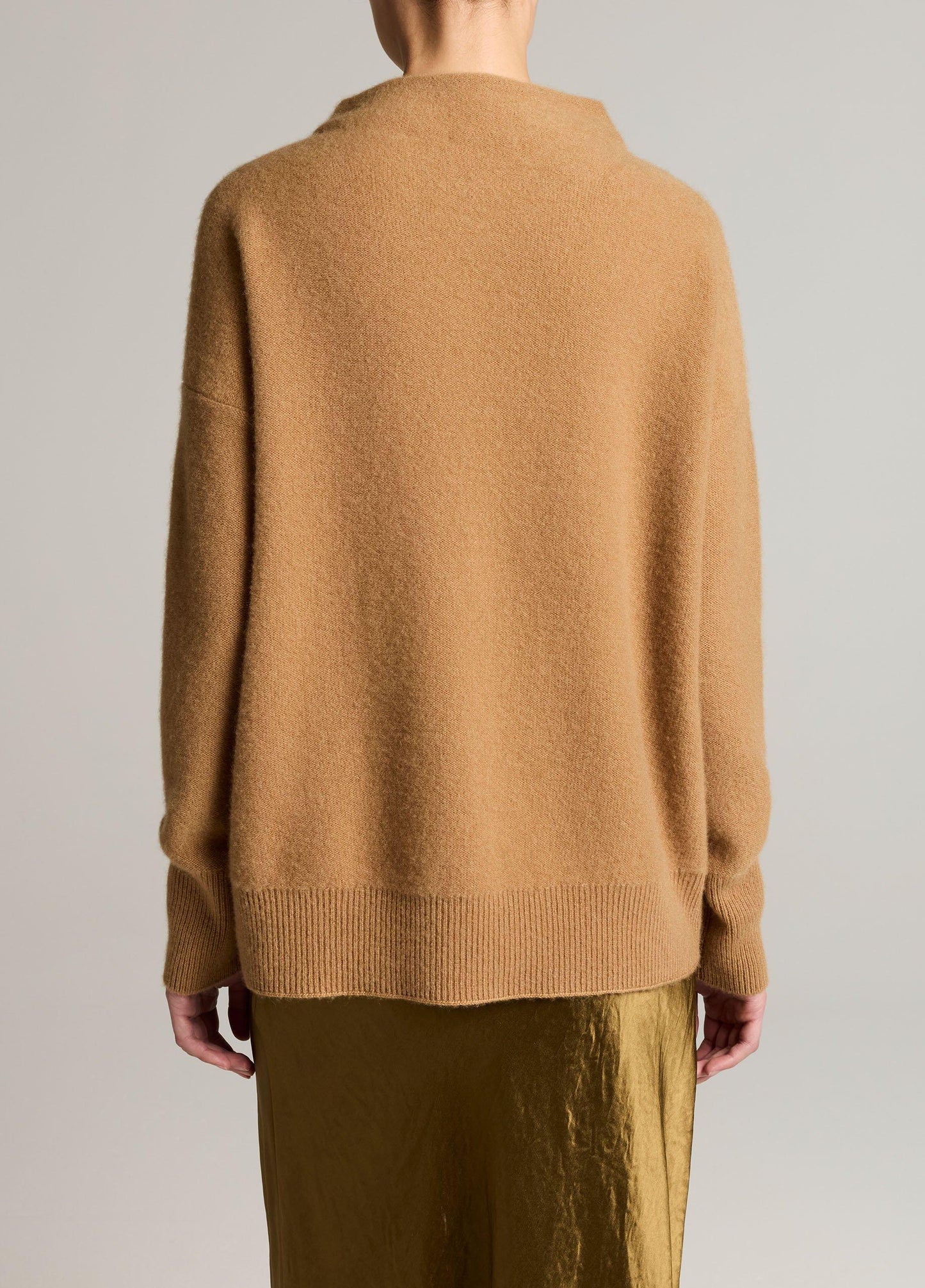 Plush Cashmere Funnel-Neck Sweater - US 9523