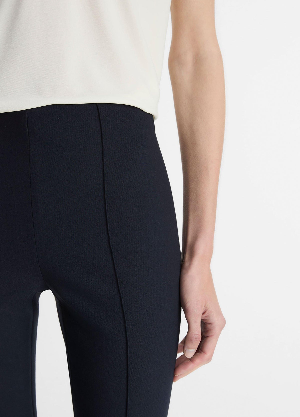 Niki Mid-Rise Pintuck Crop Flare Pant - US 0264