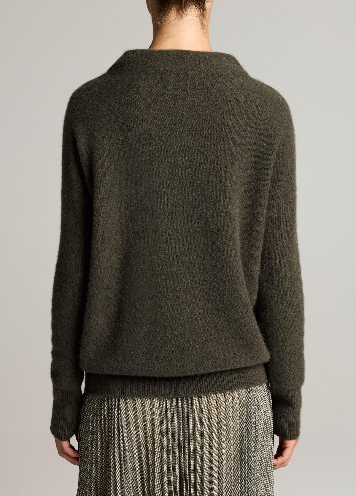 Plush Cashmere Funnel-Neck Sweater - US 9487