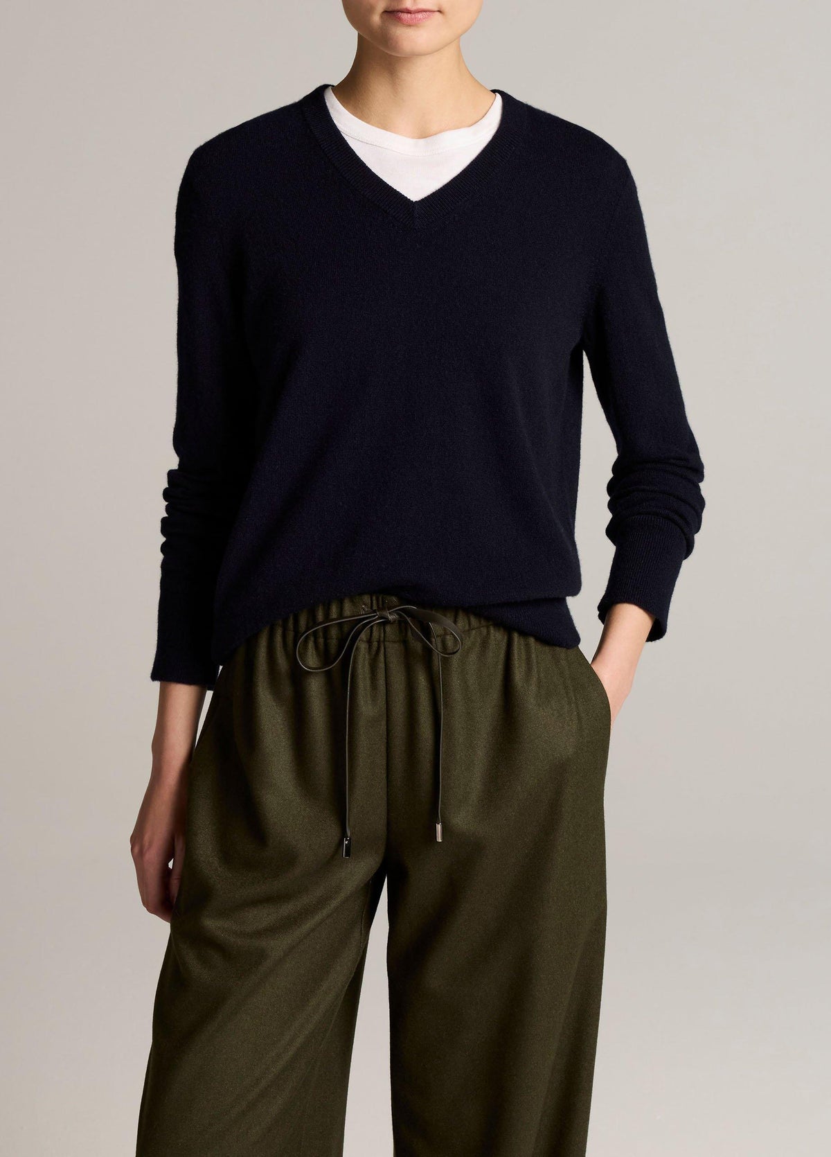 Cashmere Casual V-Neck Sweater - US 2328