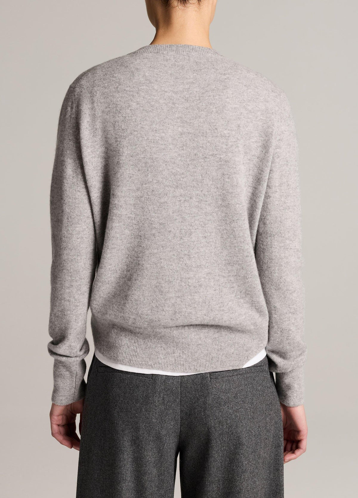 Cashmere Casual V-Neck Sweater - US 8019