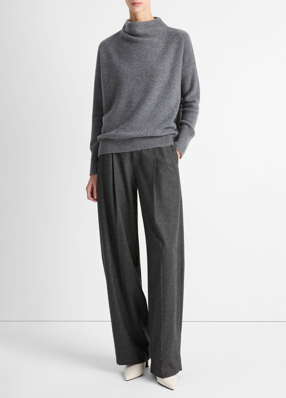 Plush Cashmere Funnel-Neck Sweater - US 4185