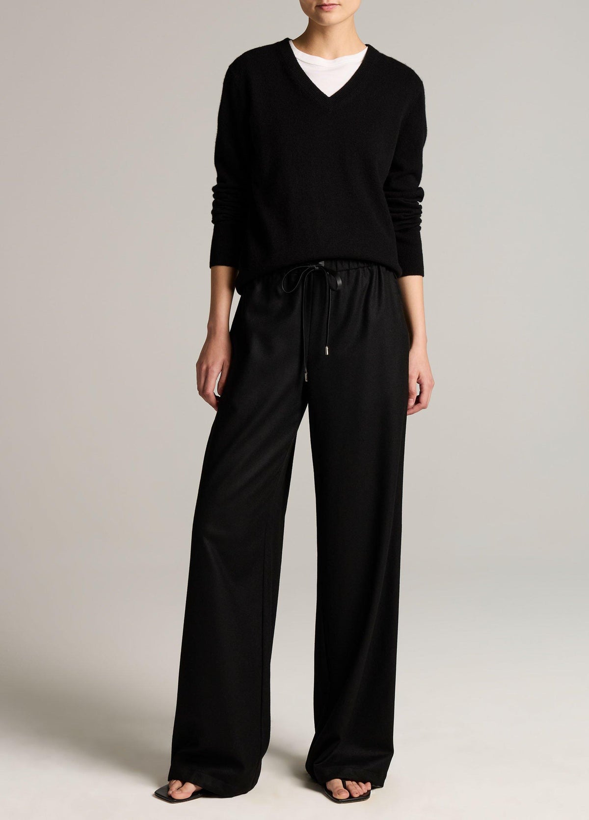 Cashmere Casual V-Neck Sweater - US 0633