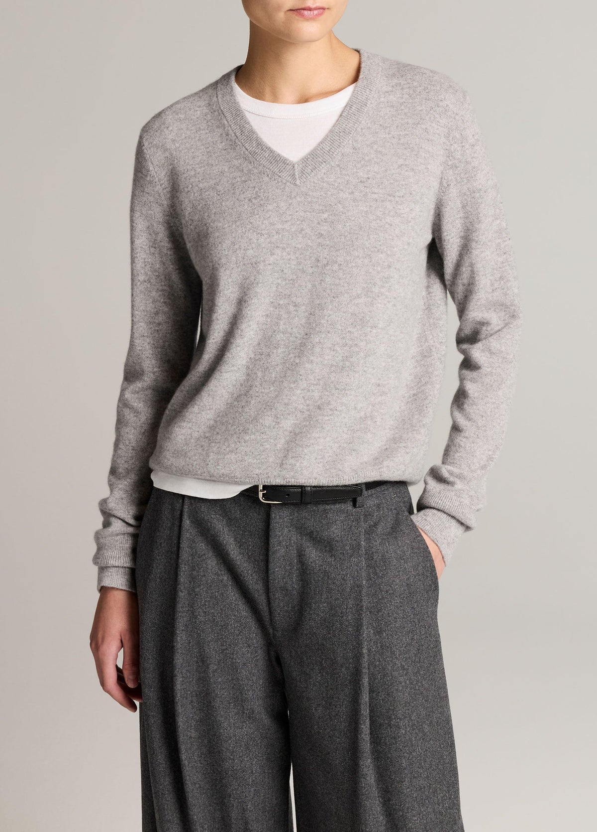 Cashmere Casual V-Neck Sweater - US 8019