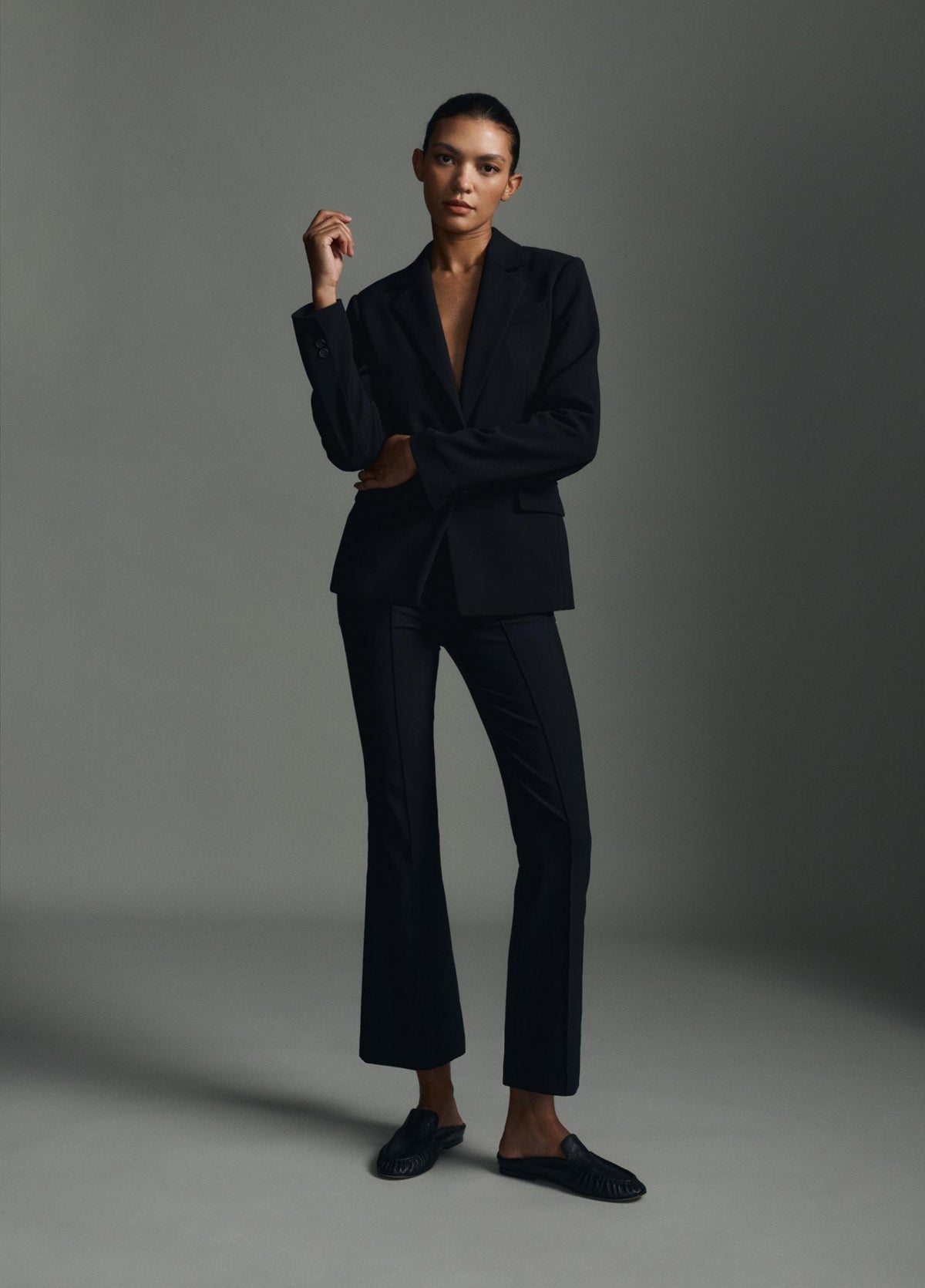 Niki Mid-Rise Pintuck Crop Flare Pant - US 7615