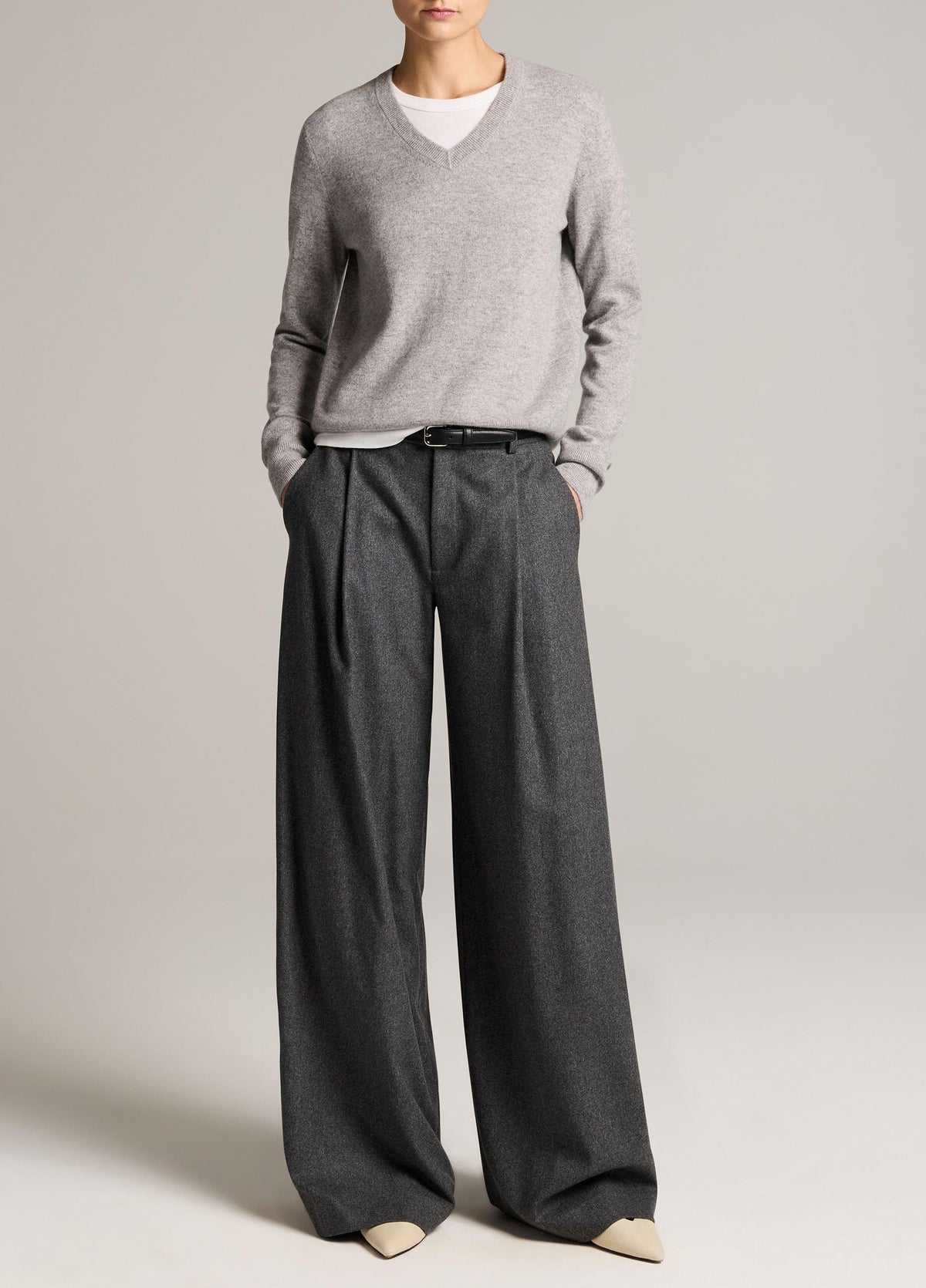 Cashmere Casual V-Neck Sweater - US 8019